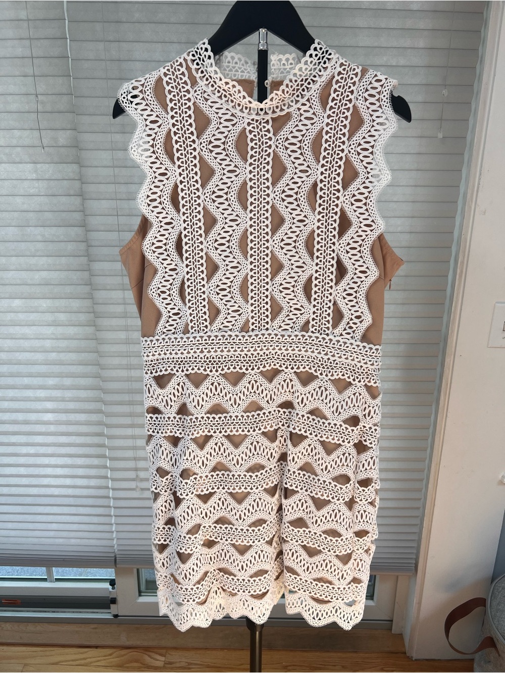 Lucy Paris Nude White Crochet Lace Shift Dress Size L